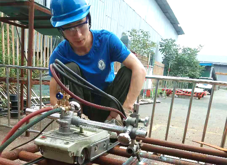 手工氧乙炔切割(半自动火焰切割)