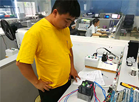 了解变频器的机构原理、变频器接线控制、程序调试及与PLC的联合