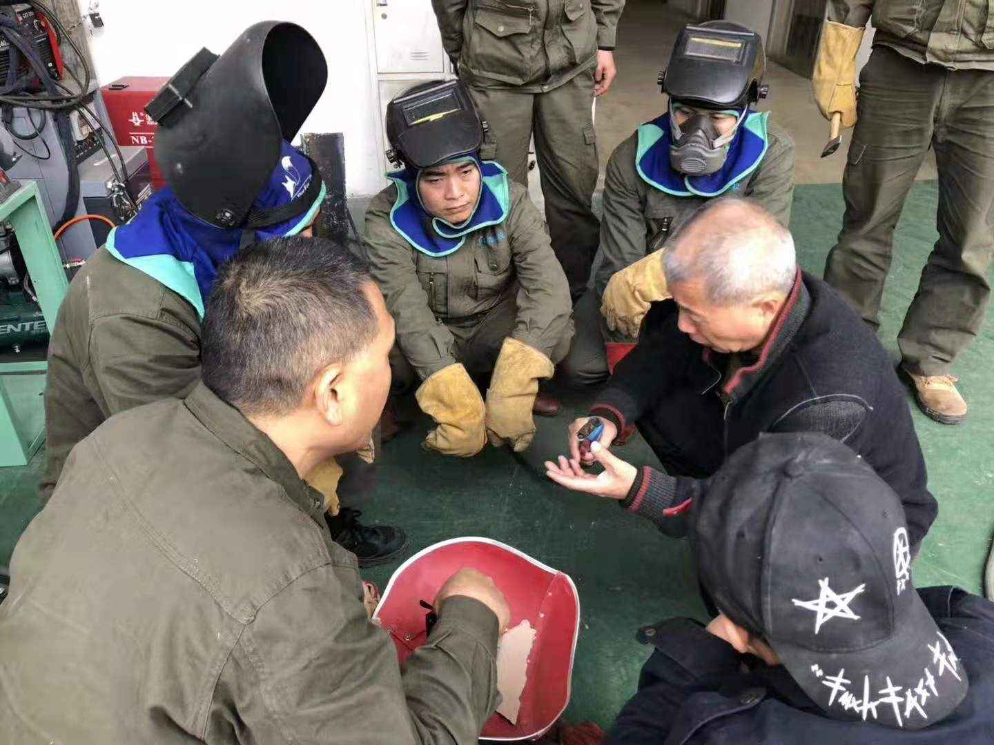 刘勇专家指导凯奇焊工培训学员