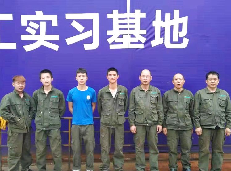 凯奇教育 焊工培训毕业照