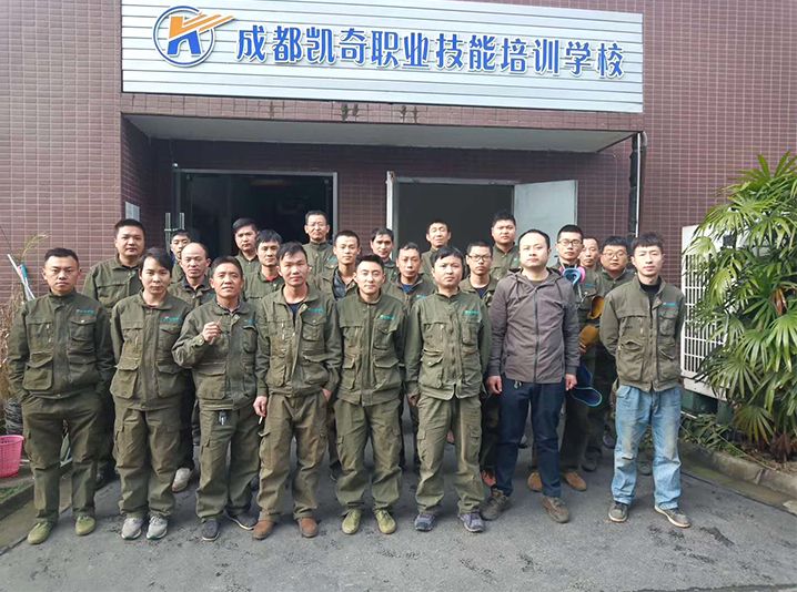 凯奇教育 焊工培训毕业照